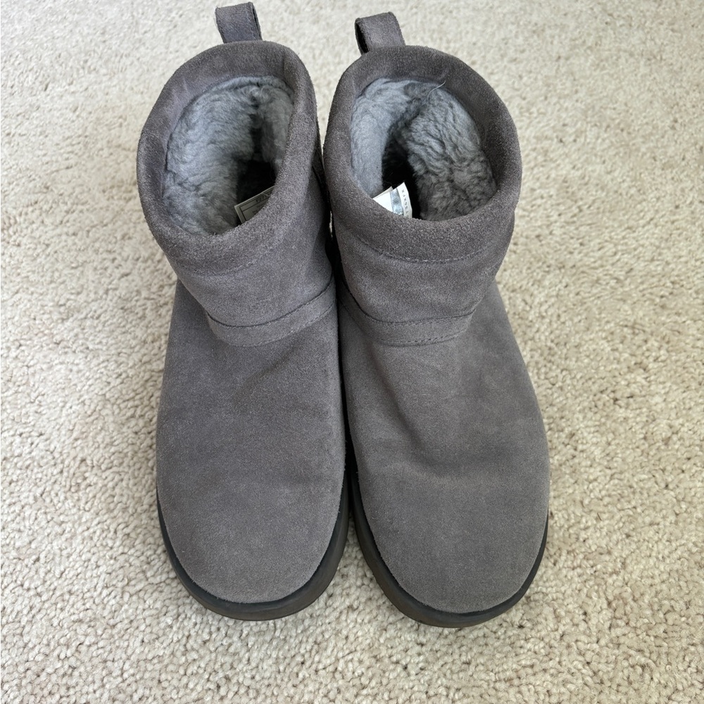 Ugg Vibram Arctic Grip short boots, grey, size 7